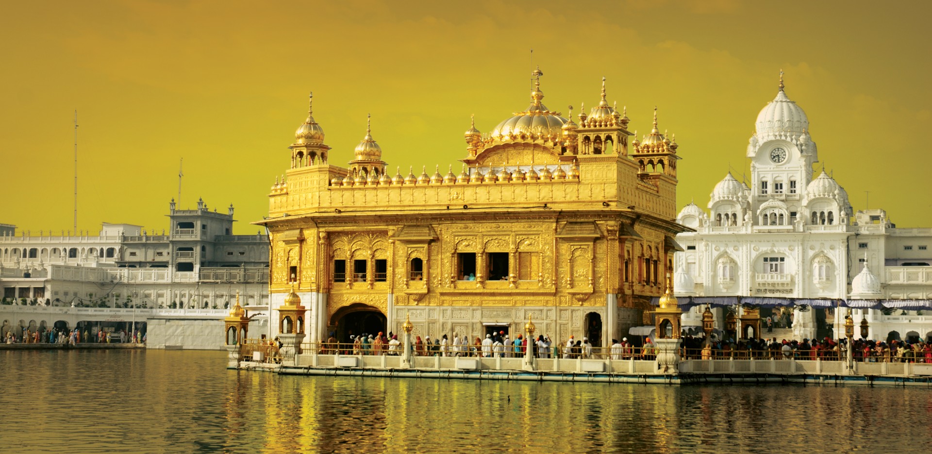 amritsar to delhi travel